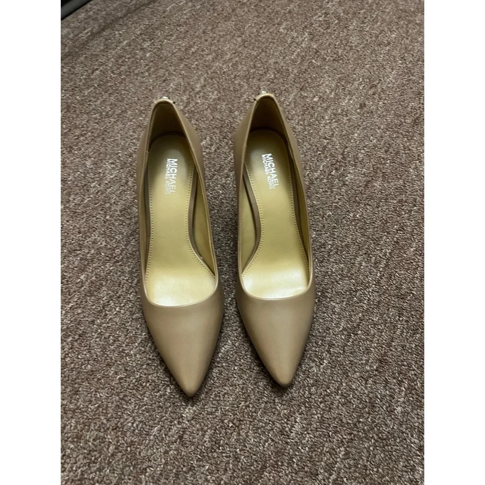 Shoes - Picture 2 of 6